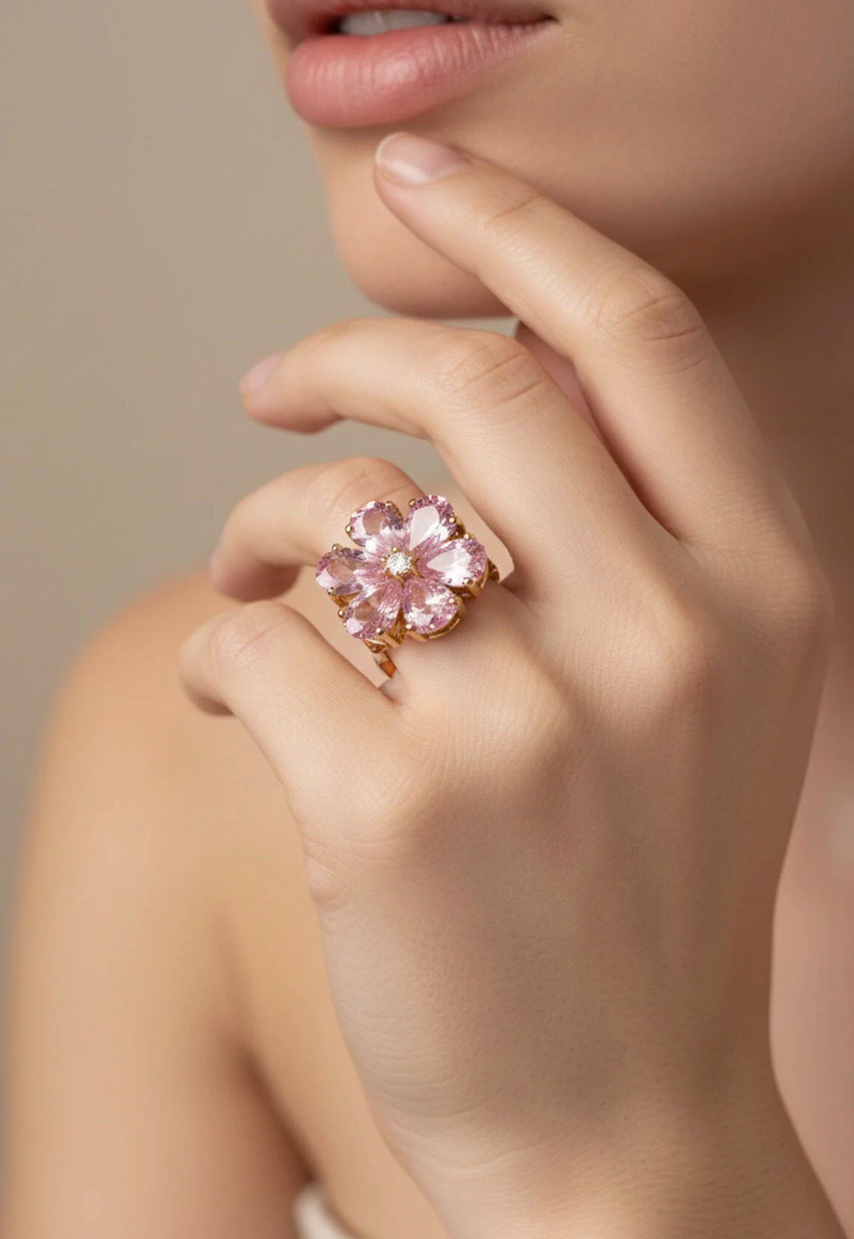 PİNK KUVARS ÇİÇEK MODELİ ALTIN YÜZÜK